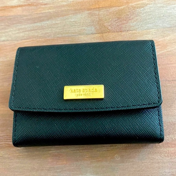 EUC Black Kate Spade Laurel Way Large Holly card case - Picture 3 of 4